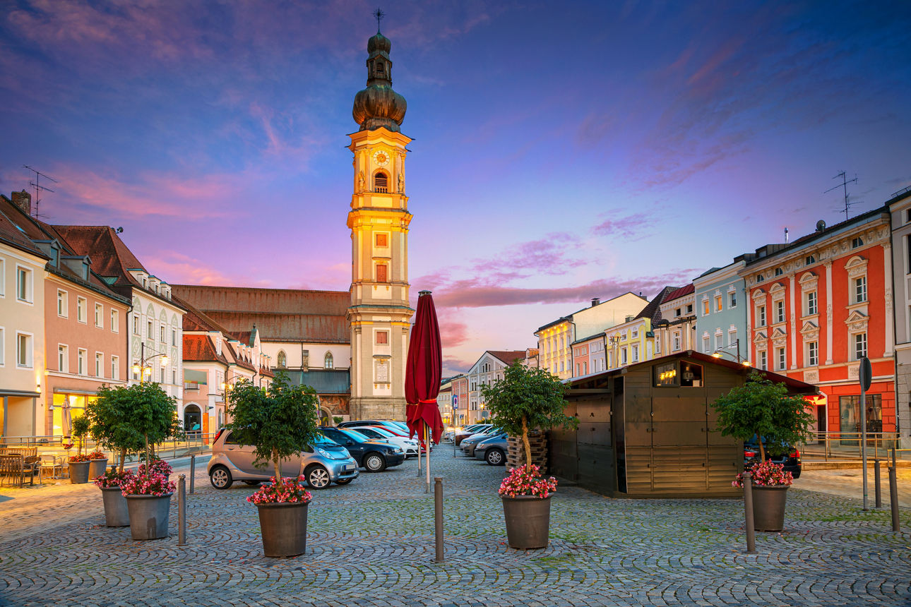 Deggendorfer Innenstadt mit bunten Häusern