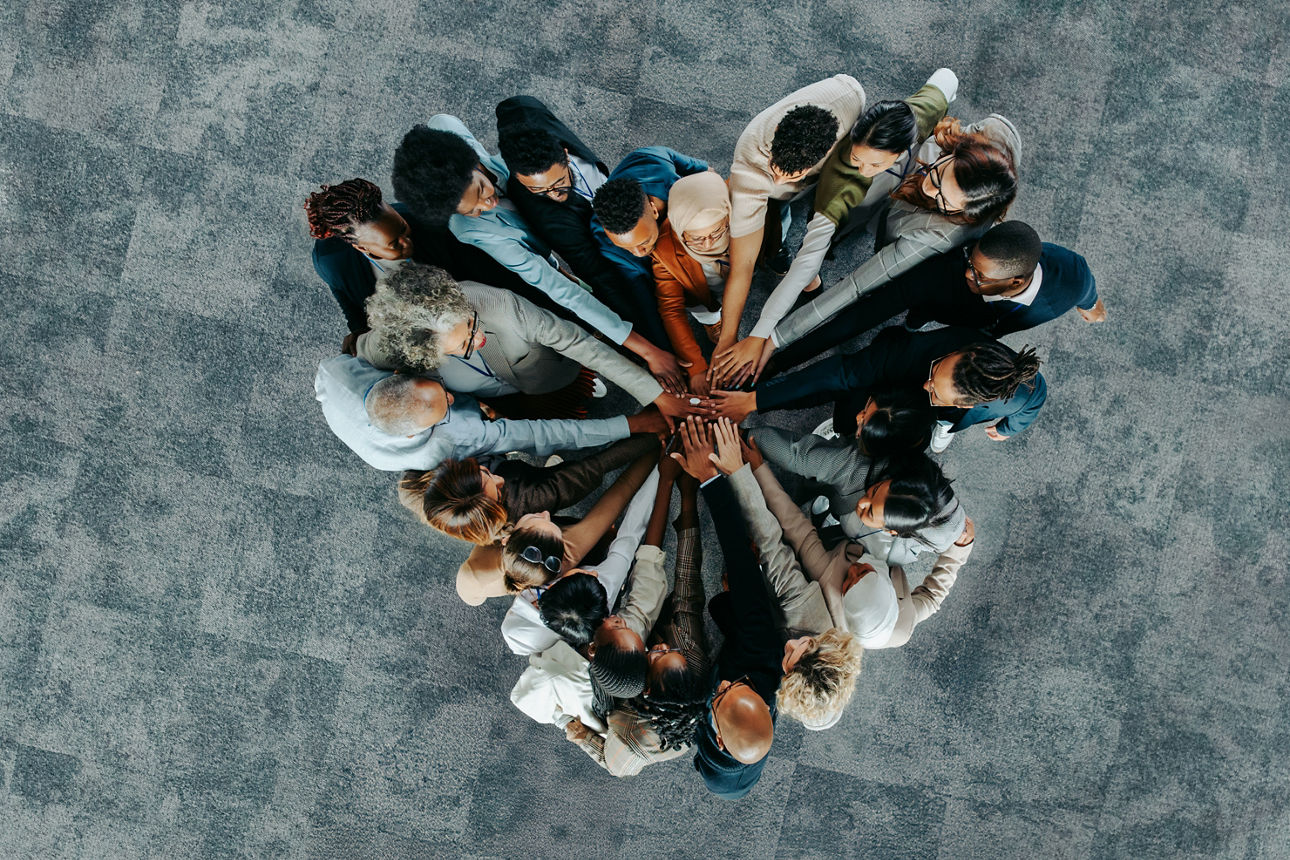 Menschengruppe bilden Herz