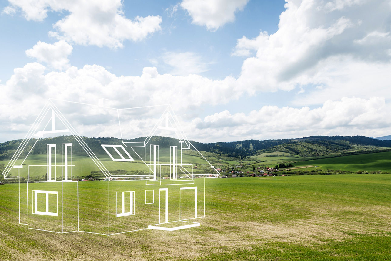 Vor einer Landschaft wird ein neu entstehendes Haus skizziert