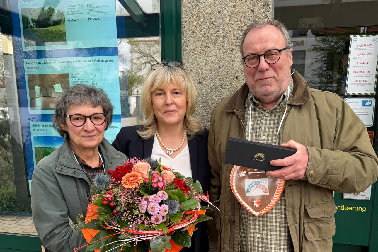 Die glücklichen Gewinner mit unserer Beraterin Renate Gutmann.