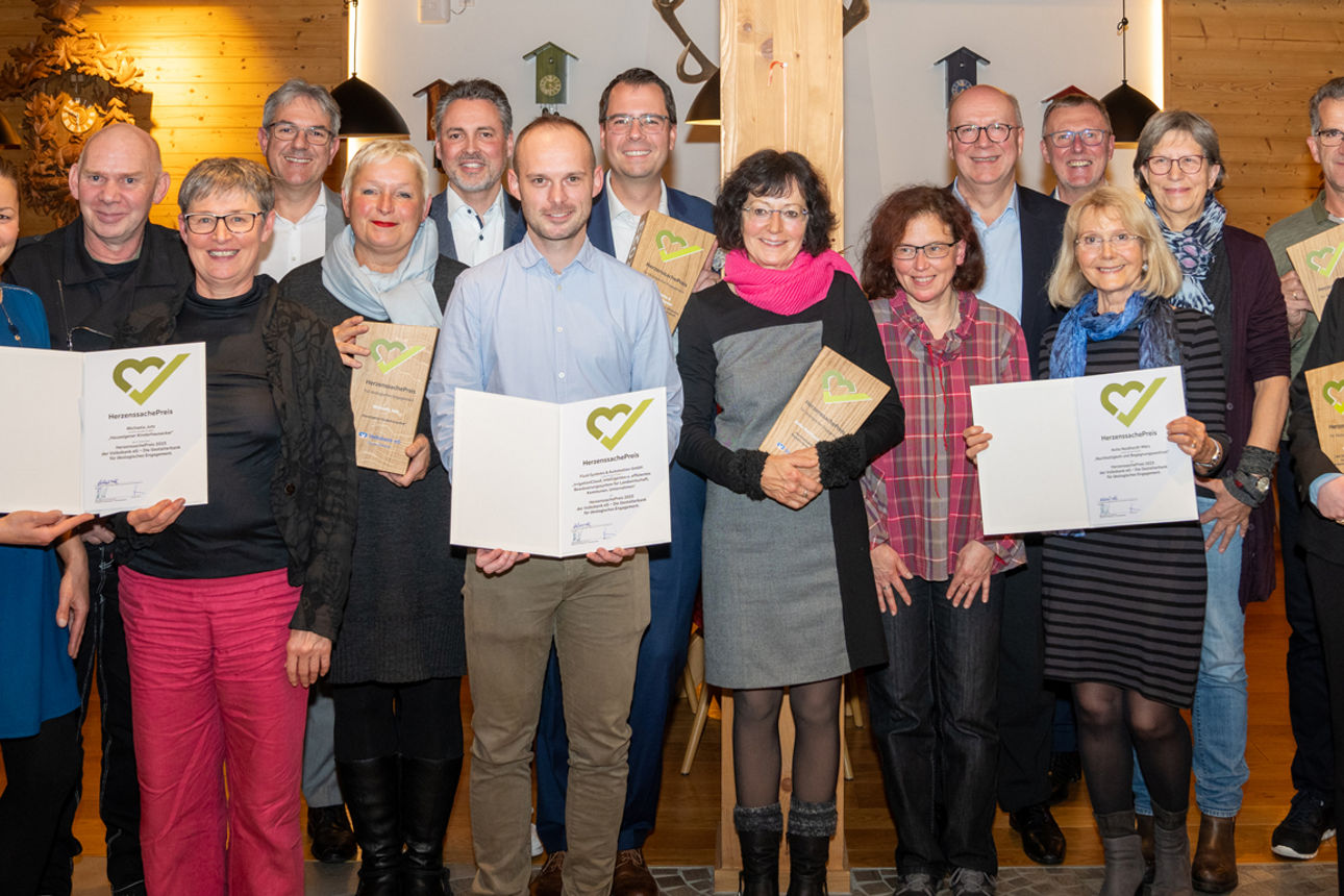 Gruppenbild aller Gewinner des HerzenssachePreises 2023