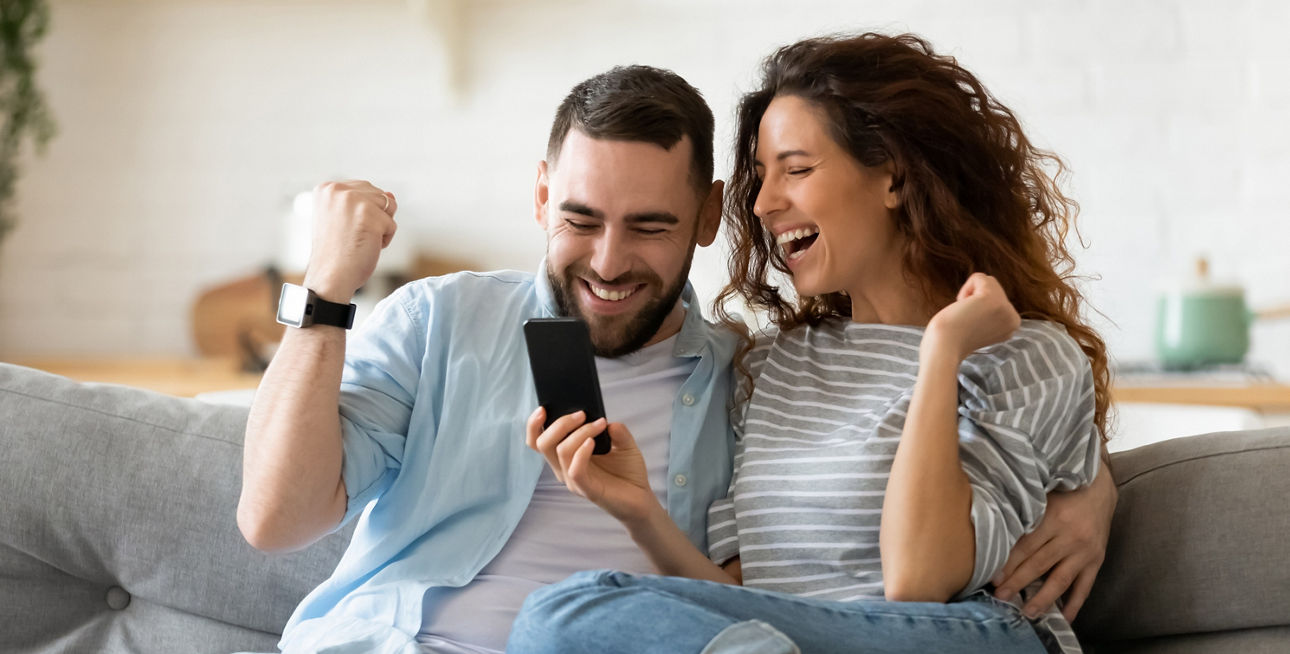 Gewinnsparer freuen sich über einen Gewinn