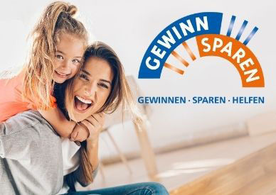 Mutter lacht mir ihrem Kind