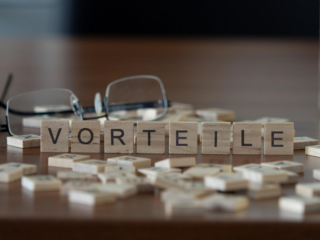 Holzwürfel mit der Aufschrift Vorteile.