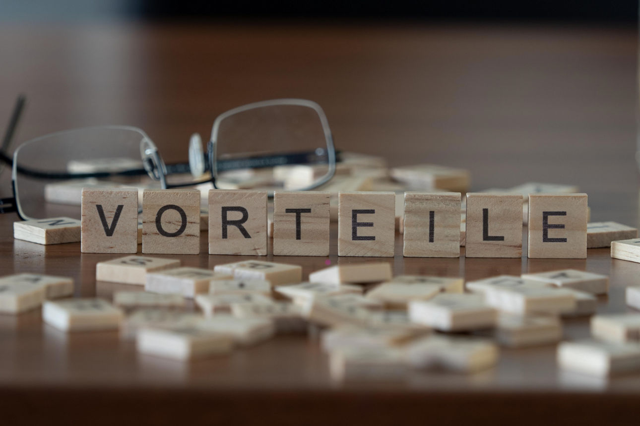 Holzwürfel mit der Aufschrift Vorteile.