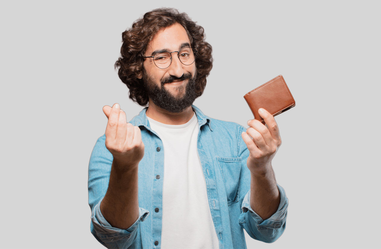Mann mit hellblauem Hemd und Geldbörse in der Hand