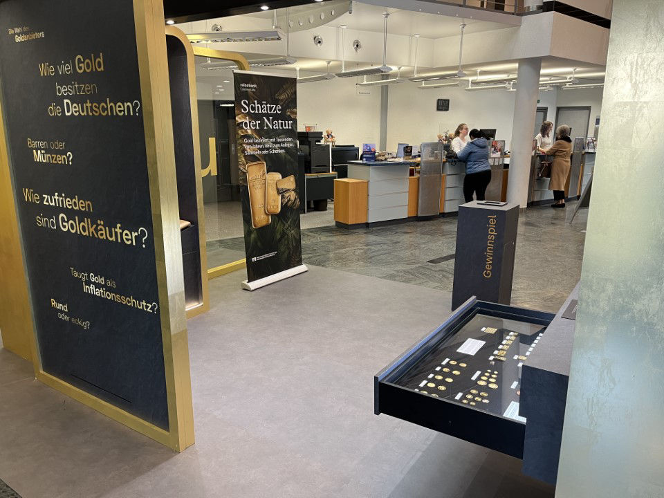 Die Ausstellung „Erlebnis Gold-Tresor“ in der Filiale Marbach der VR-Bank Ludwigsburg