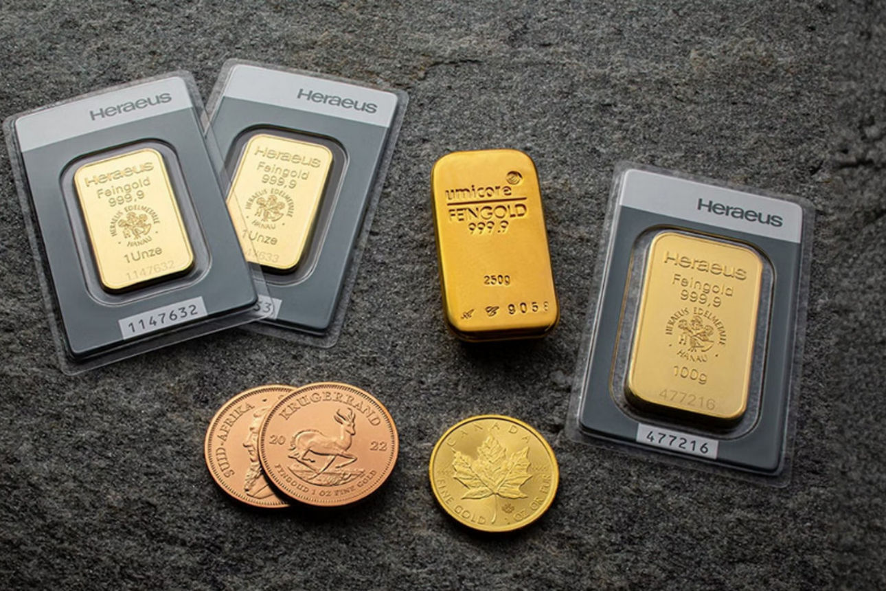  Goldbarren und Goldmünzen 