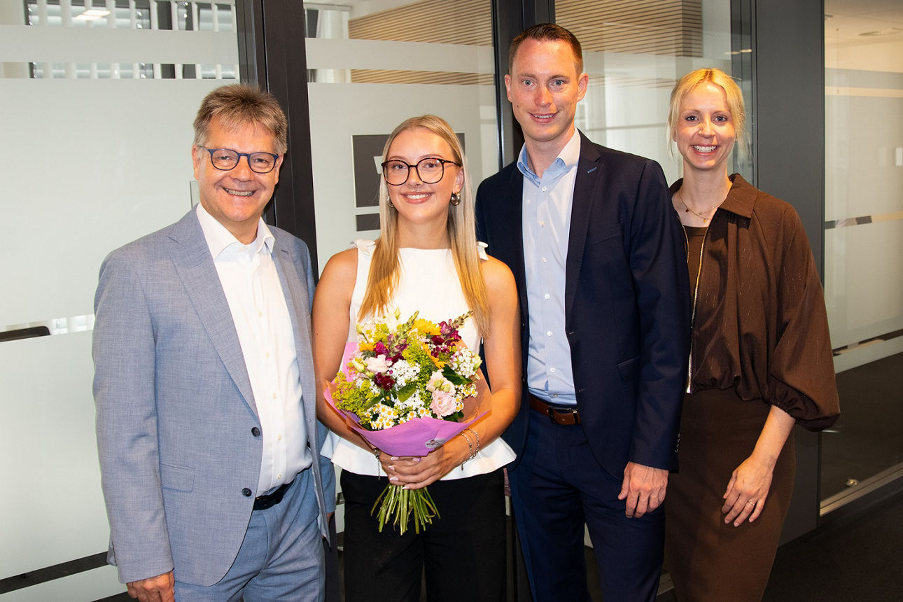 Gruppenbild Gratulation Ellen Sudahl