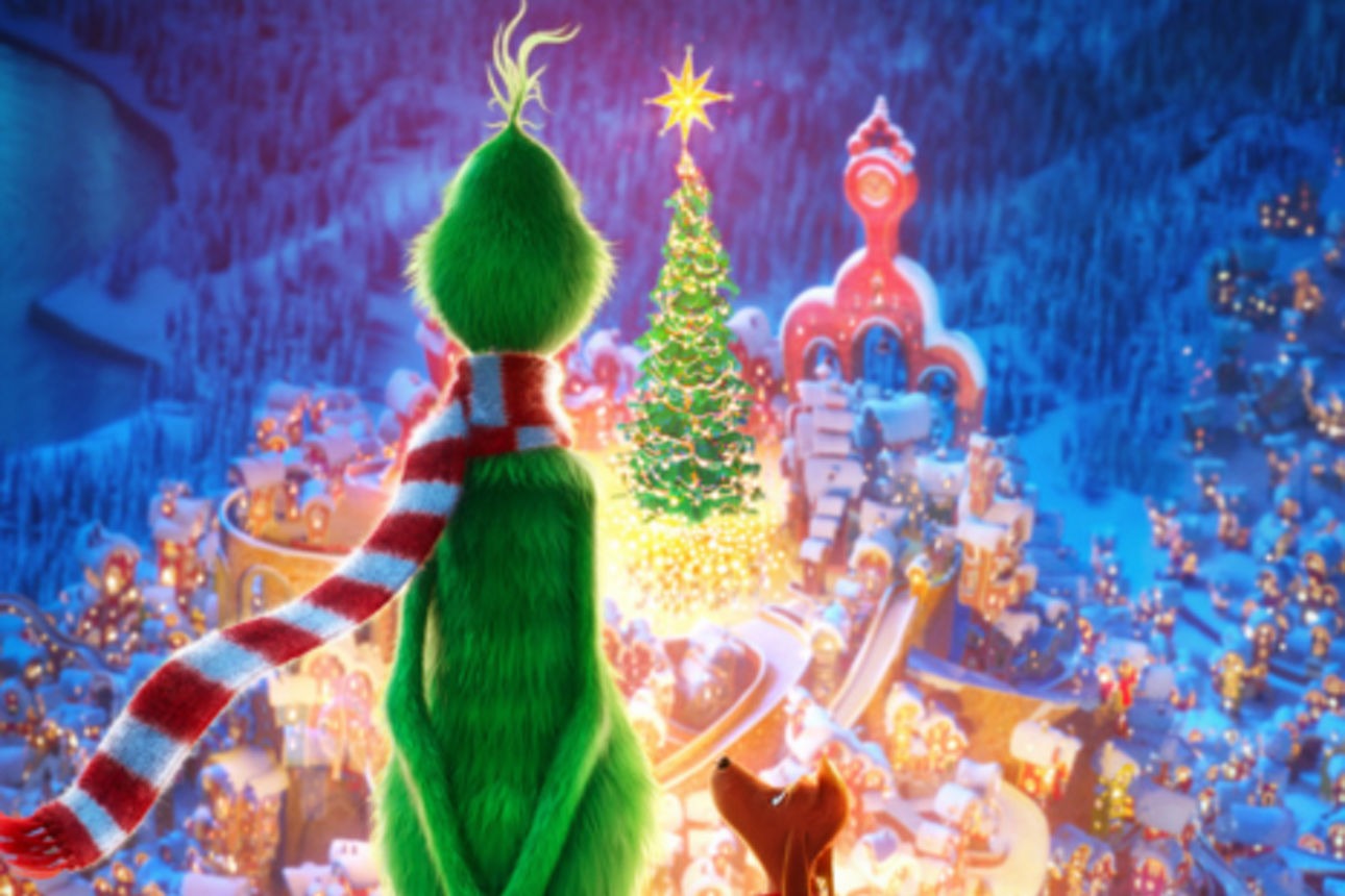 Der Grinch blickt auf einen Weihnachtsbaum