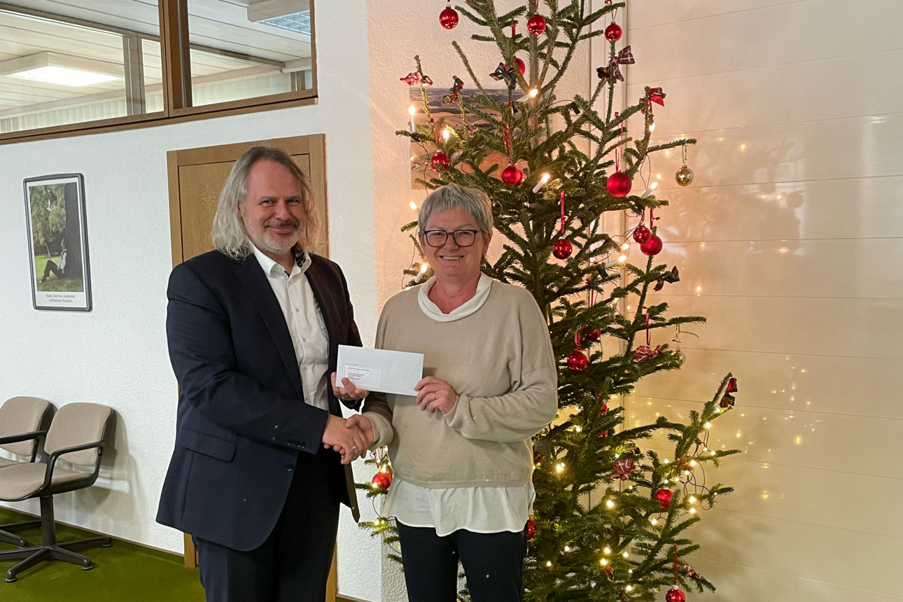 Spendenübergabe an die Grundschule Altfraunhofen