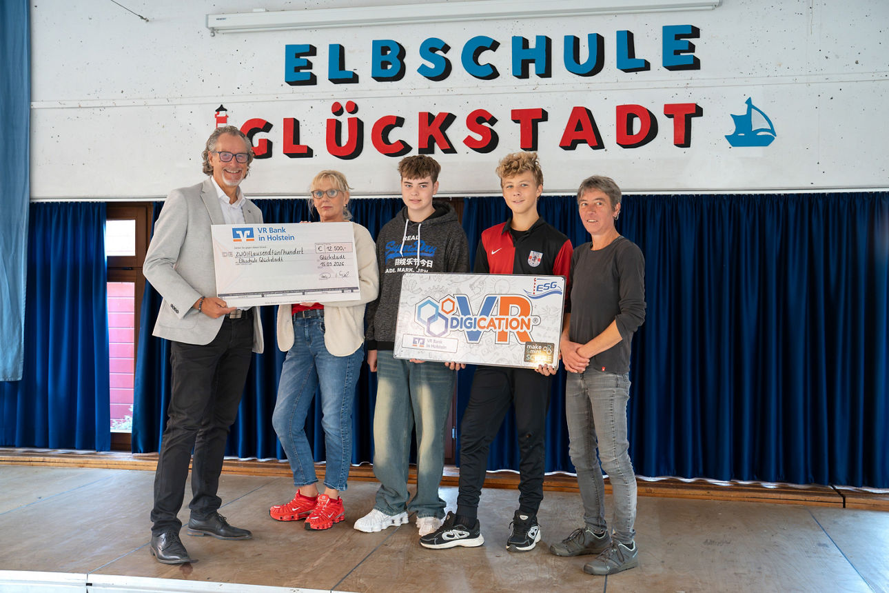 Scheckübergabe an der Elbschule Glückstadt