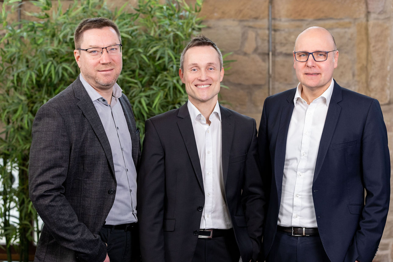 drei Männer im Casual Business Outfit