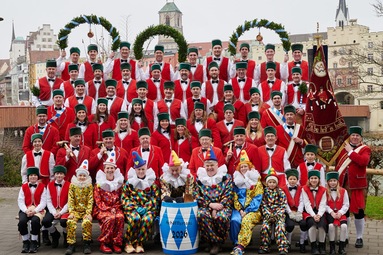Gruppenbild der Schäfflertanzgruppe