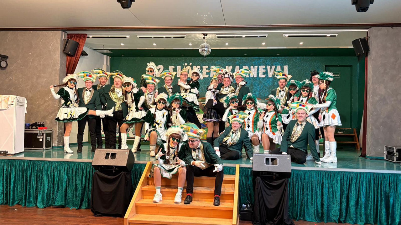 Gruppe in Karnevalskostüm