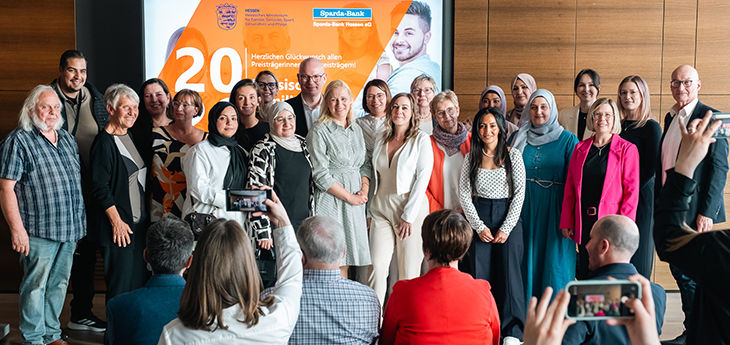 Gruppenbild Preisträger:innen Hessischer Familienpreis 2026