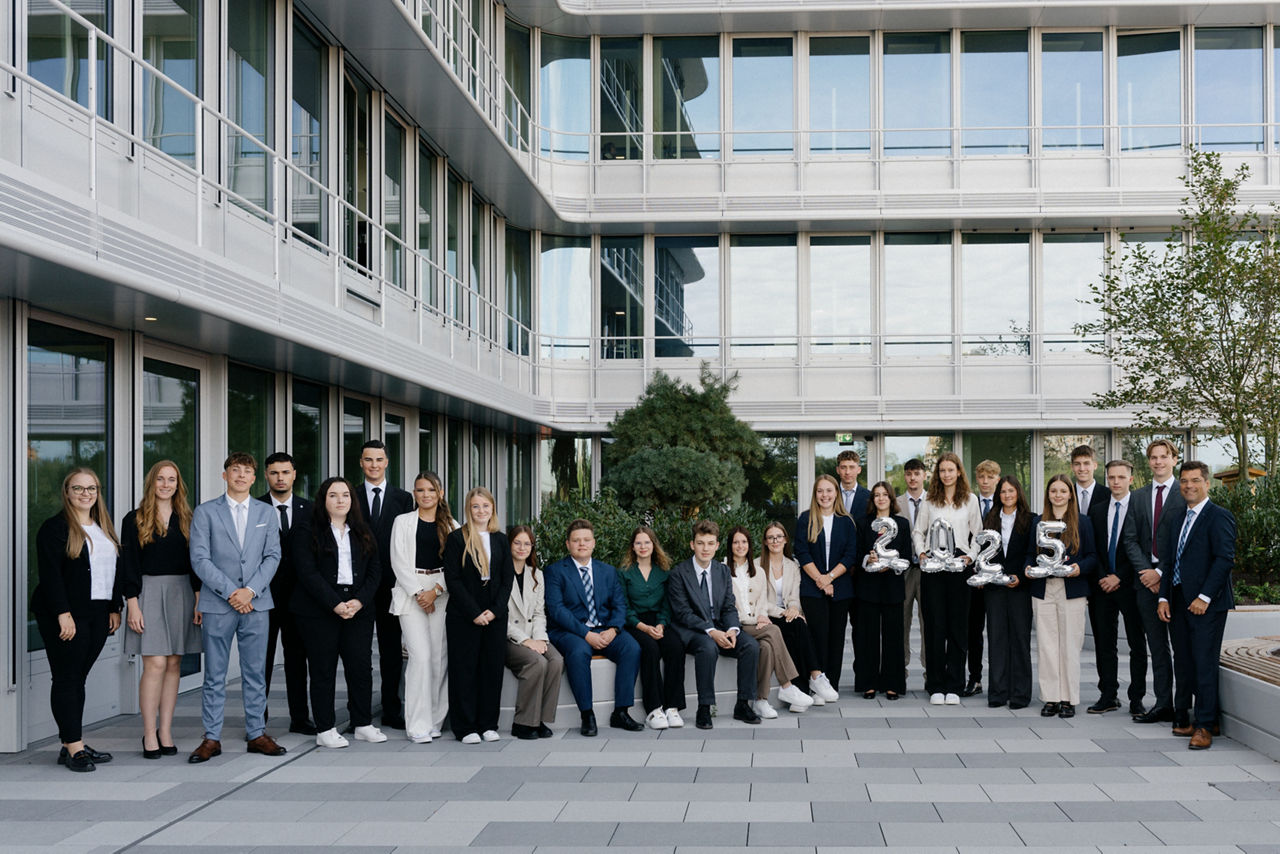 Gruppenfoto auf der Dachterrasse DonauTower