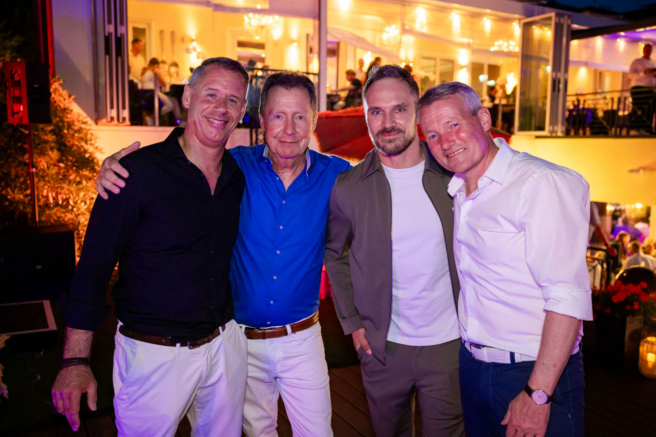 Gruppenportrait mit 4 Personen.