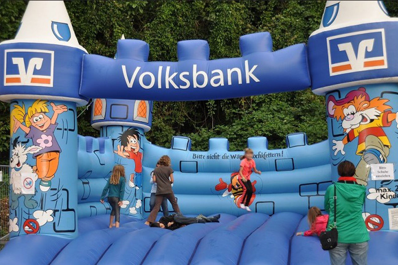 Bild von unserer Volksbank Hüpfburg