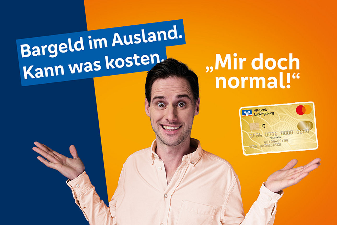 Mann in Orange zuckend mit den Schultern vor orangenem Hintergrund, daneben der Spruch: „Mir doch normal!“