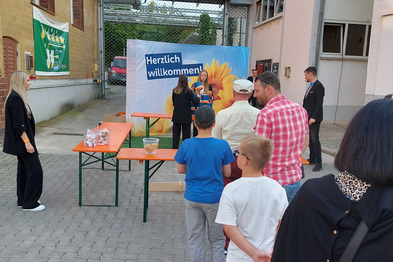 Impressionen - großer Andrang beim XXL-Büchsenwerfen