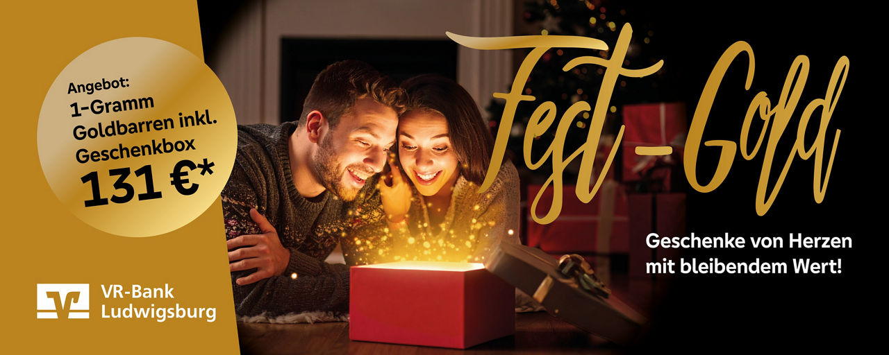 Mann und Frau vor Geschenkbox mit Goldenen Funken und der Aufschrift "Fest-Gold"