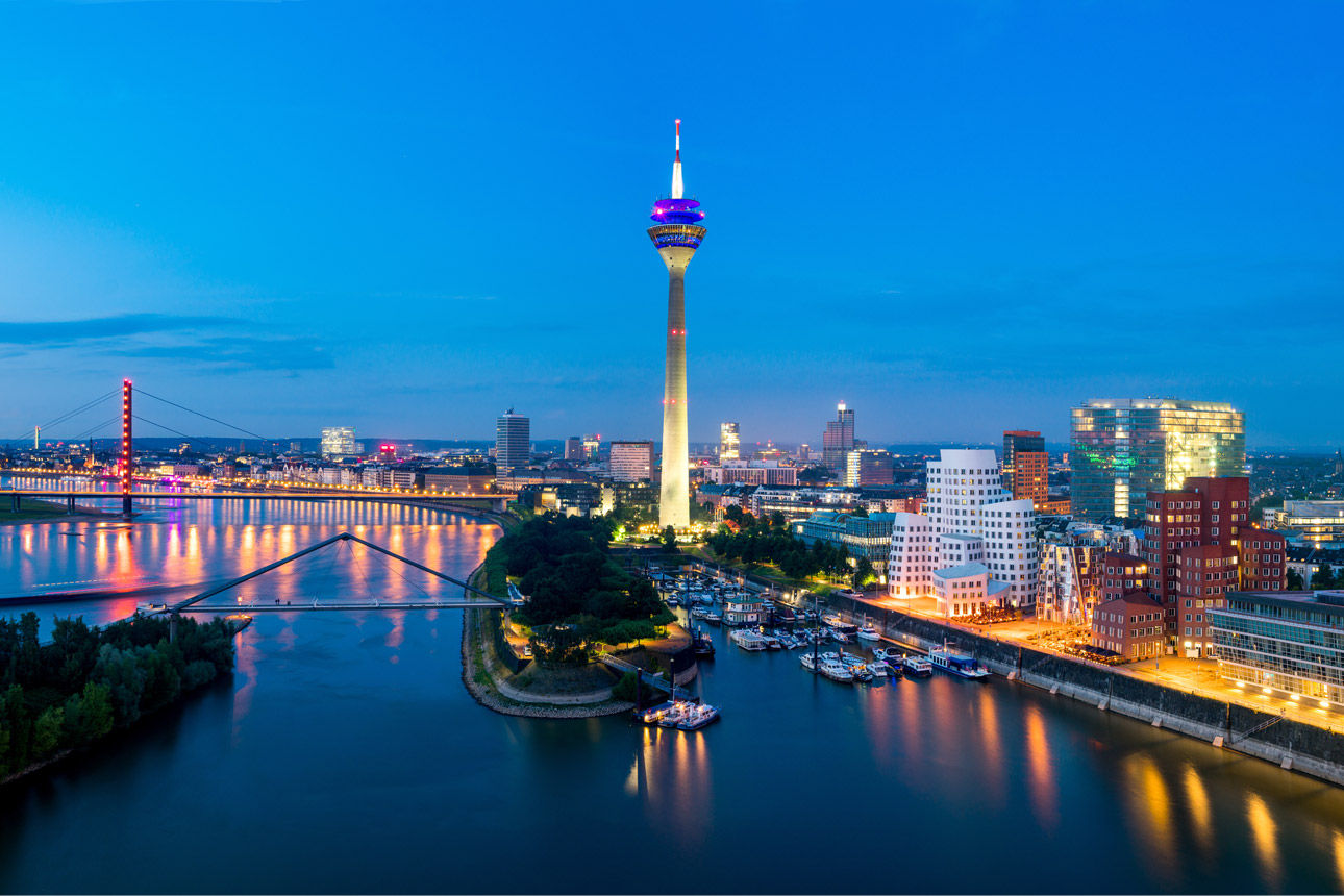 Rhein und Fernsehturm - Medienhafen Düsseldorf