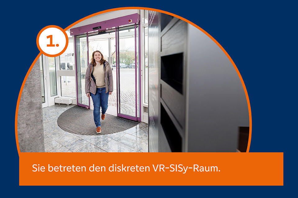 Kundin betritt den diskreten VR-SISy Raum