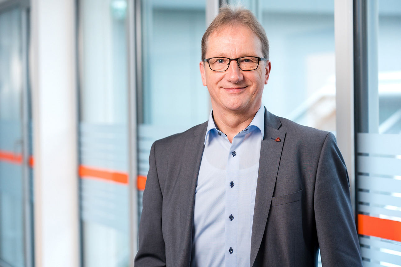 Hans Oltmann, Mitarbeiter der Volksbank Westrhauderfehn