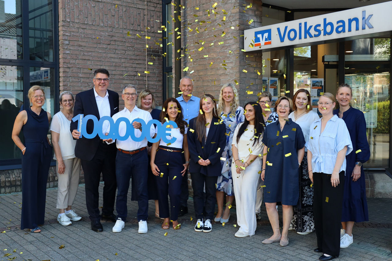 Partystimmung beim Team der Volksbank in Ostwestfalen in Rheda.