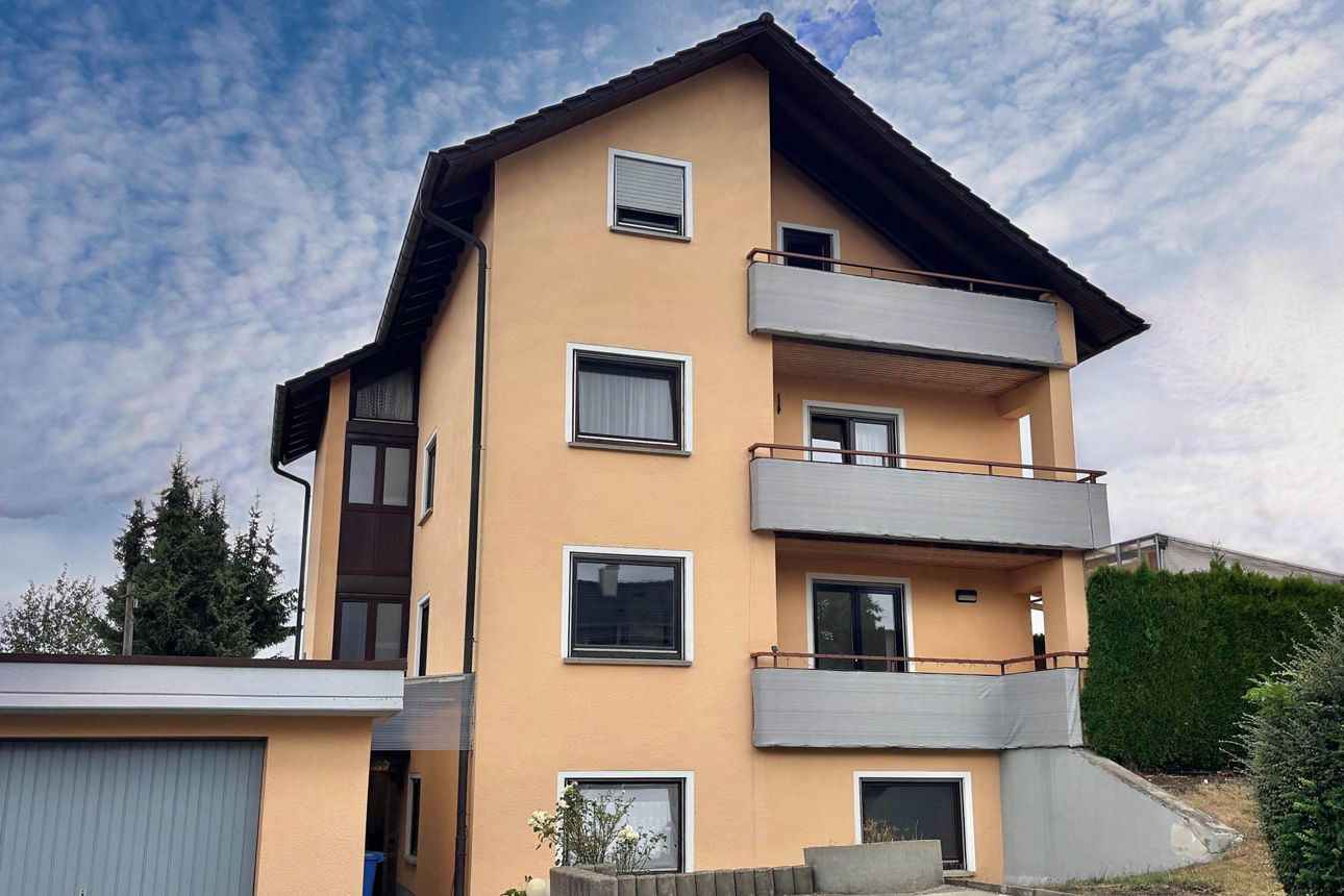 Hausansicht von Haus mit vielen Möglichkeiten