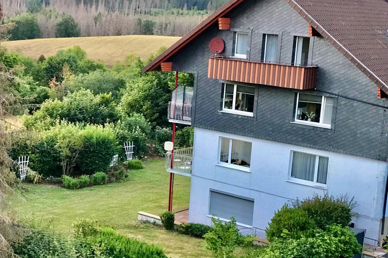Mehrfamilienhaus mit drei Etagen und Dachgeschoss mit einem wunderschönen Blick ins Grüne
