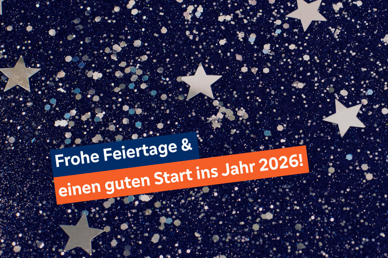 Dunkelblauer Himmel mit Sternen