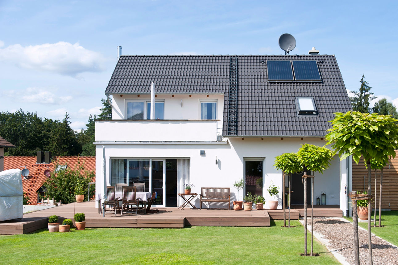 Neubauhaus mit großem Garten und Terrasse