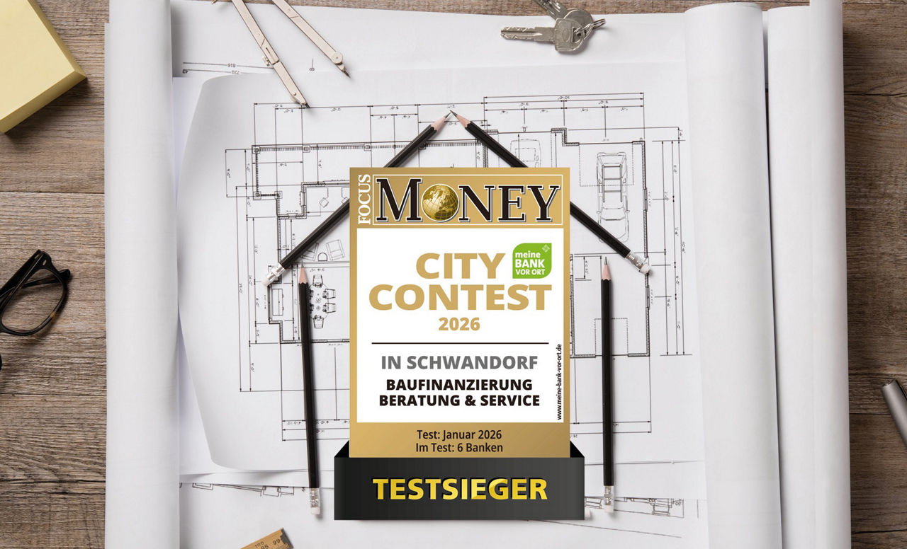 Testsieger Baufinanzierung Schwandorf - Bauplan mit Zirkel, Stiften, Mesterstab und Brille