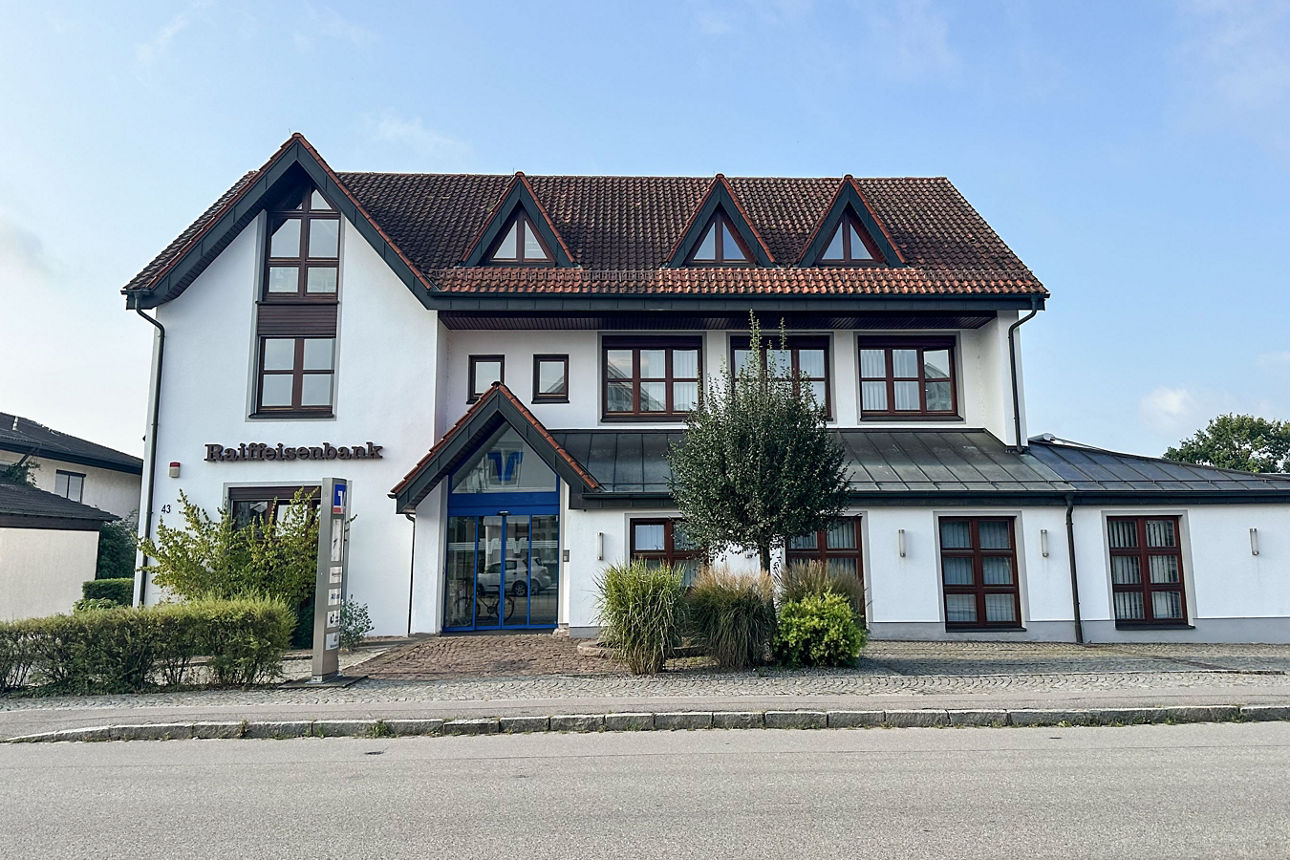 Das Gebäude der Raiffeisenbank Parkstetten.