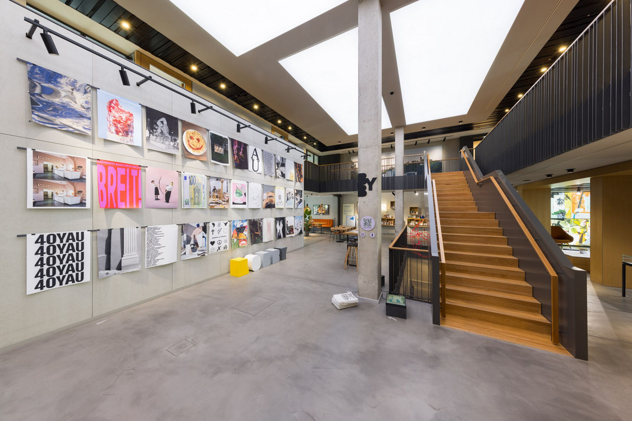 Einblick in die Volksbank-Lobby im Regionalzentrum Bielefeld am Kesselbrink