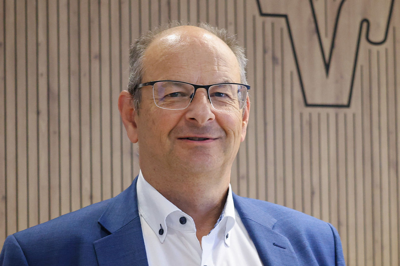 Heinz Schanda lächelt