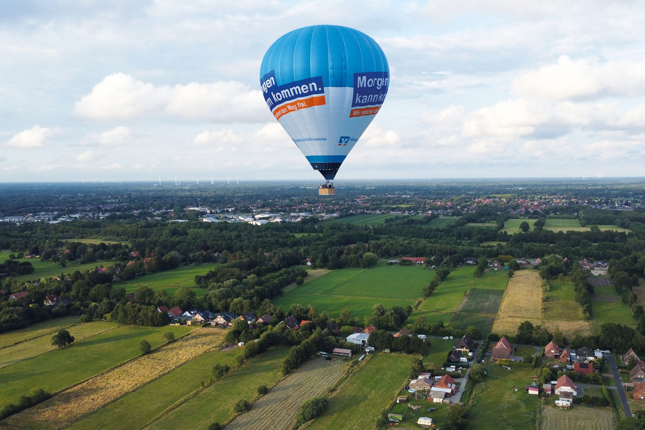 Heissluftballon Volksbanken-Raiffeisenbanken im Himmel