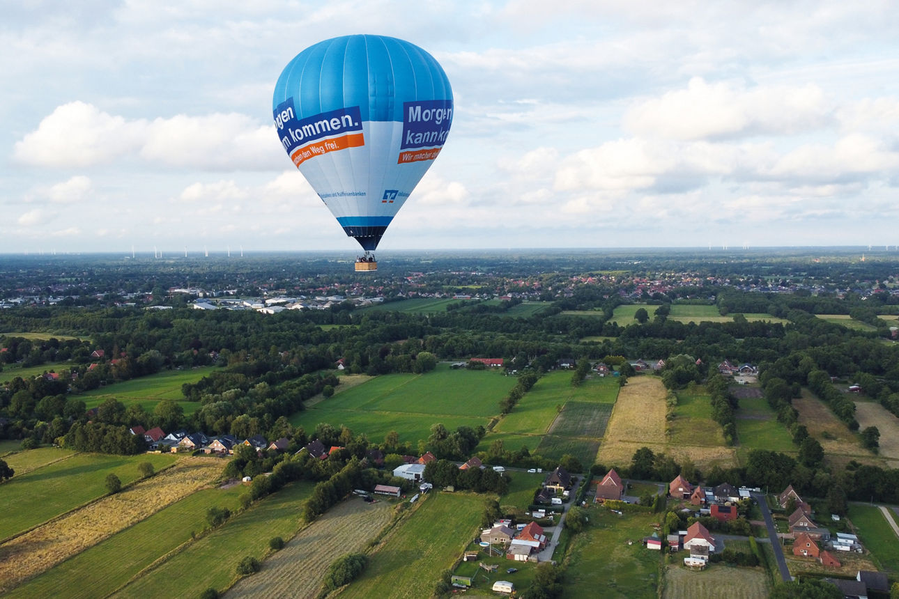 Heissluftballon Volksbanken-Raiffeisenbanken im Himmel