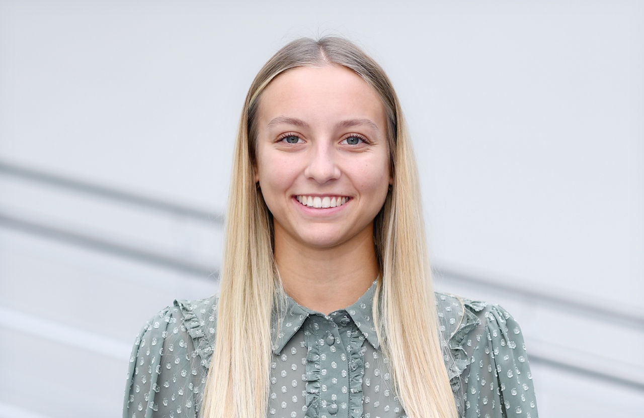 Foto unserer Personalreferentin Leonie Held
