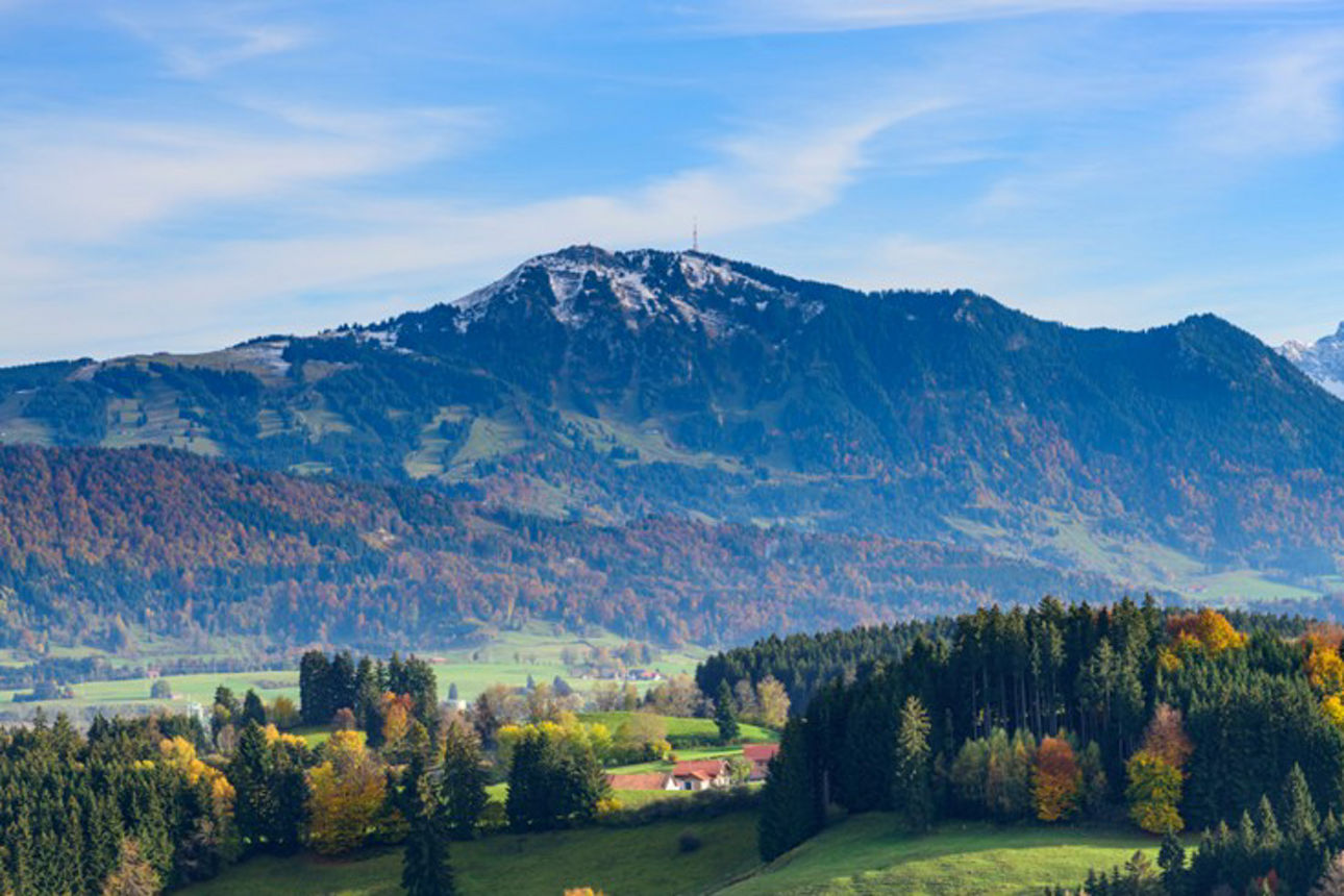 Landschaftsbild vom Allgäu mit Grünten im Hintergrund