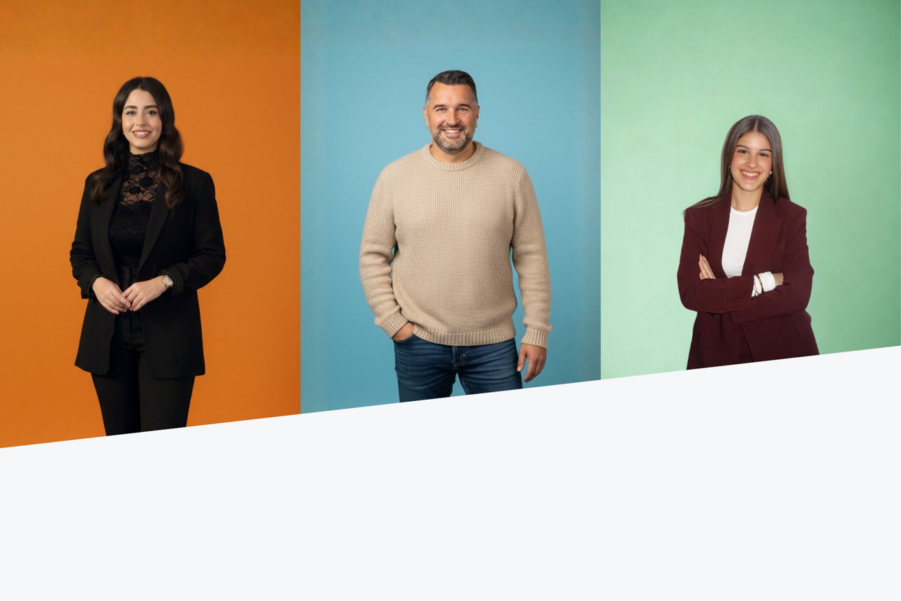 Gruppe von drei Personen vor farbigem Hintergrund: Eine Frau, ein Mann und einer weitere Frau