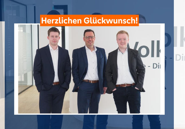 Gratulation zweier Mitarbeiter