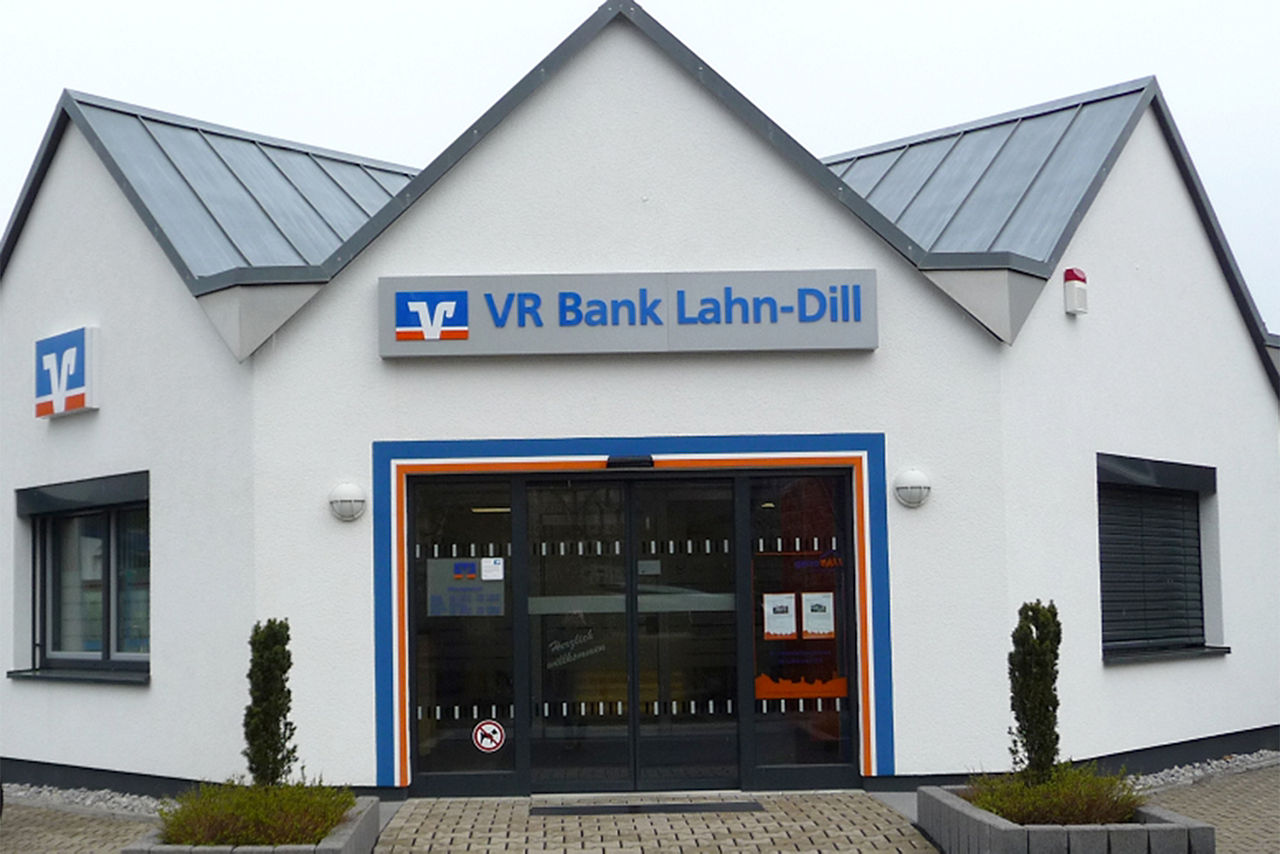 Die Außenansicht der Filiale in Hirzenhain