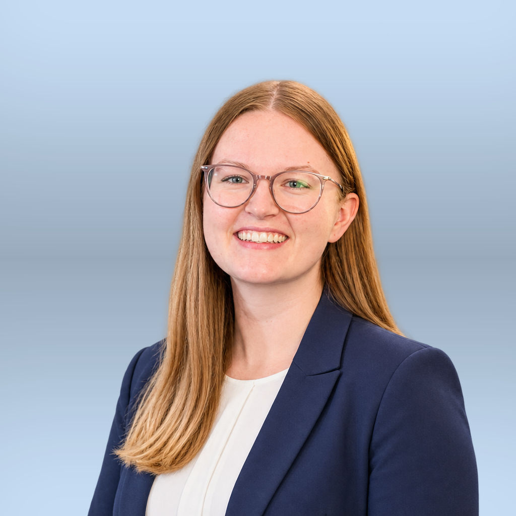Hövel, Laura