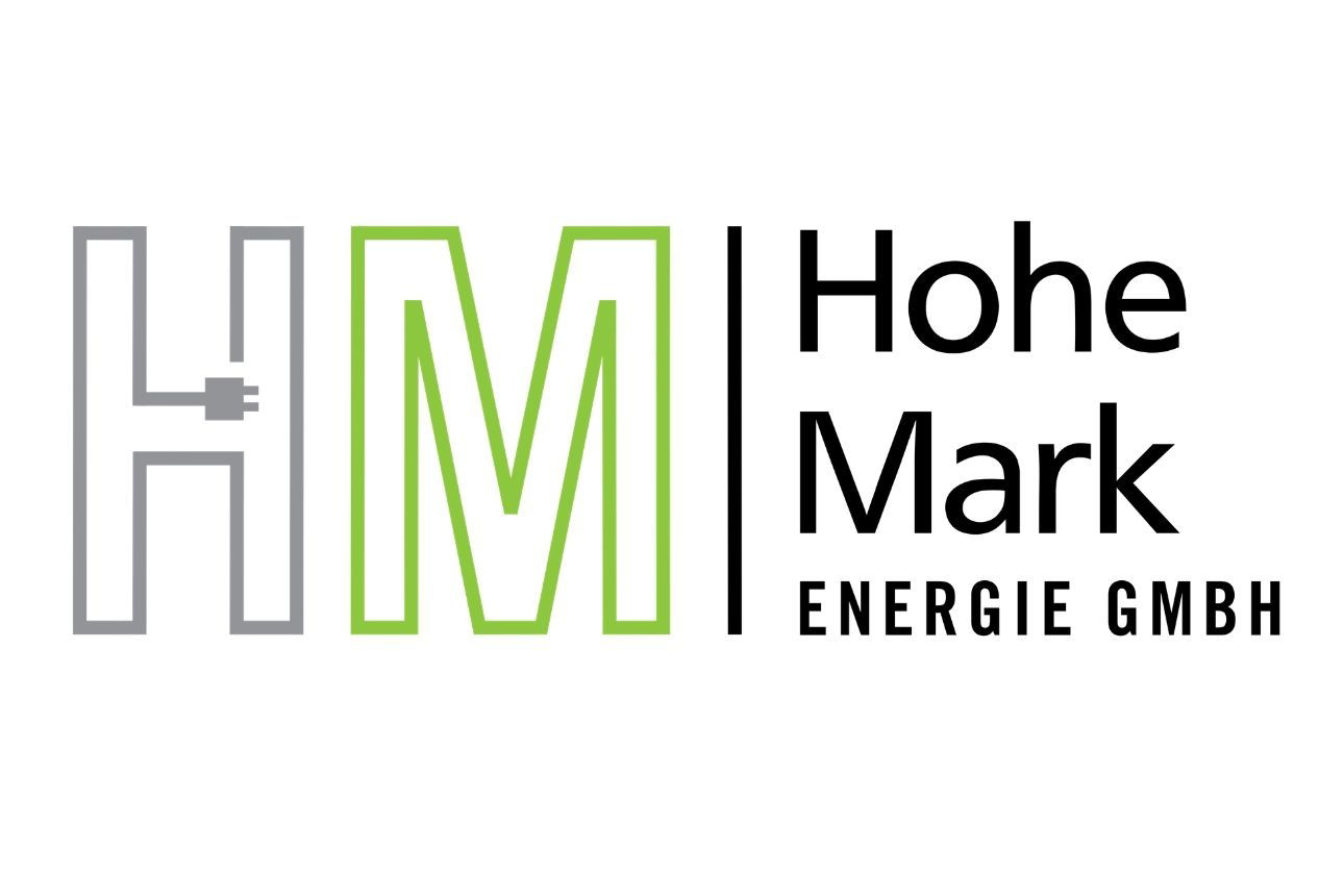 Logo von Hohe Mark Energie GmbH mit den Buchstaben ‚HM‘, einem Stecker‑Symbol im Buchstaben H und dem Schriftzug ‚Hohe Mark Energie GmbH‘.