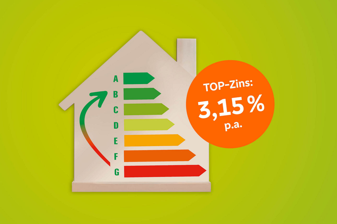 Holzhaus mit Energieeffizienzklassen-Abbildung
