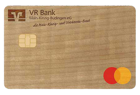 Abbildung der Mastercard als Holzkarte mit dem Logo der VR Bank Main-Kinzig-Büdingen