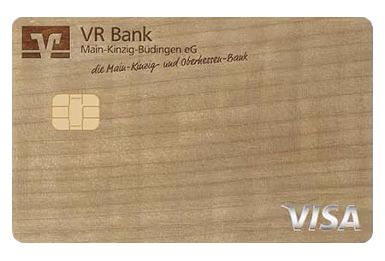Abbildung der VISA-Card als Holzkarte mit dem Logo der VR Bank Main-Kinzig-Büdingen